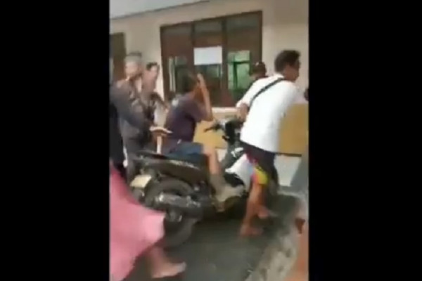 Miris! Telanjur Dihajar Massa, Pria yang Dituduh Penculik Anak Ternyata Orang dengan Gangguan Jiwa