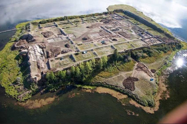 5 Keunikan Por-Bazhyn, Benteng Pulau Misterius di Siberia Rusia