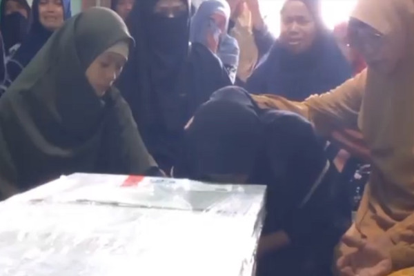 Tangis Pecah Sambut Jenazah TKW yang Tewas Terjatuh dari Apartemen di Malaysia