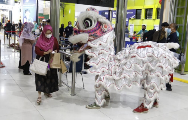 Imlek 2023, Atraksi Barongsai Lepas Ribuan Warga Tinggalkan Jakarta