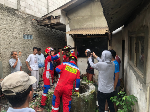 Berhalusinasi Anaknya Tercebur, Wanita Ini Melompat ke Sumur Sedalam 15 Meter