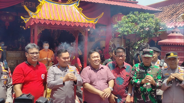 Fadil Imran Pantau Imlek di Tangerang, Doakan yang Belum Nikah Segera Dapat Jodoh