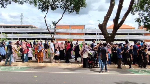 Libur Imlek 2023, TMII Dipadati Pengunjung