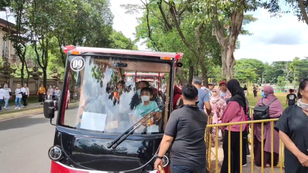 Libur Imlek 2023, TMII Dipadati Pengunjung