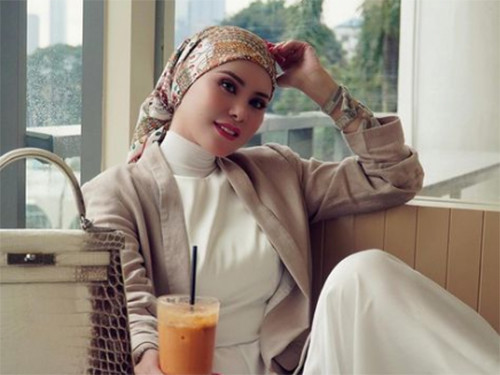 5 Artis Muslim Indonesia Ini Ikut Rayakan Tahun Baru Imlek