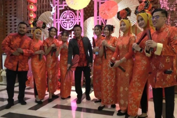 Meriah! Ribuan Orang Banjiri Open House Imlek 2574 di Sulsel