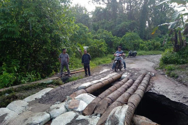 Ngeri! Jalan Nasional di Nias Selatan Putus, Pengendara Terisolir 10 Jam
