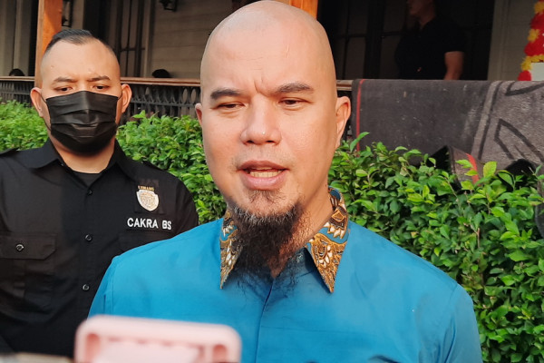 7 Artis yang Pernah Disenggol Farhat Abbas, Bunda Corla Salah Satunya