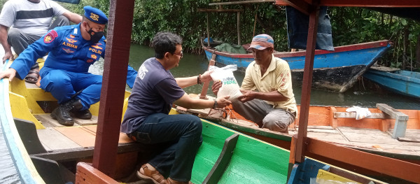 MNC Peduli Salurkan Bantuan Beras kepada Nelayan di Tarumajaya Bekasi