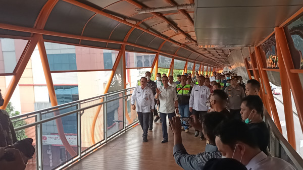 Skywalk Kebayoran Diresmikan, Pj Gubernur Heru: Tolong Dirawat dan Dijaga