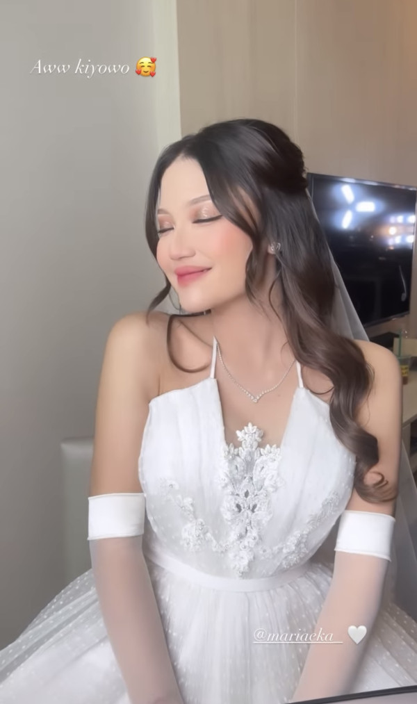 10 Potret Mirriam Eka Bergaun Putih di Hari Pernikahan dengan Julian Jacob