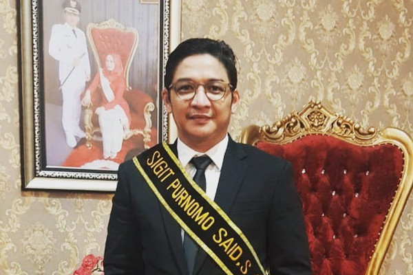 5 Artis Indonesia yang Diwisuda Sarjana di Usia yang Tak Lagi Muda