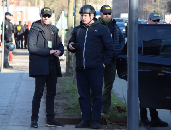 Deretan Foto Saat Rasmus Paludan Bakar Al-Quran di Depan Masjid Kopenhagen Denmark