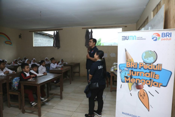 Peduli Pendidikan, BRI Bantu Renovasi Sekolah dan Ajak Jurnalis Mengajar di Madrasah