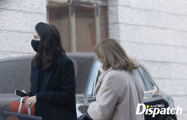 Katy Louise Saunders Hamil, Song Joong Ki Boyong Mertua ke Korea hingga Siapkan Penerjemah