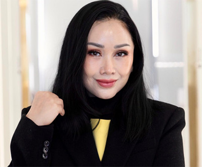 4 Potret Terbaru Titi DJ setelah Jalani Anti Aging Surgery di Korea