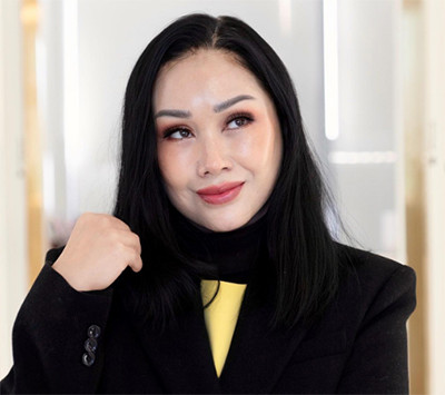 4 Potret Terbaru Titi DJ setelah Jalani Anti Aging Surgery di Korea