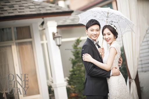 Seperti Song Joong Ki, 8 Artis Korea Ini Menikah dengan Orang Asing