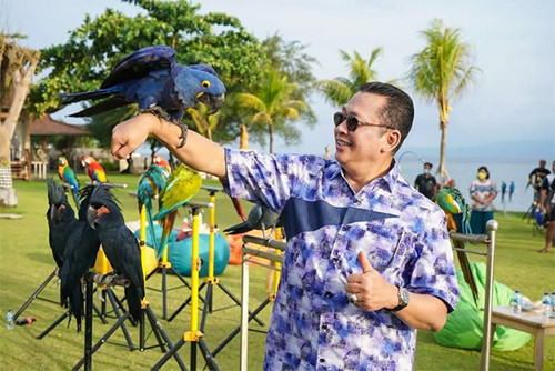5 Pejabat yang Hobi Pelihara Burung, Gubernur hingga Presiden
