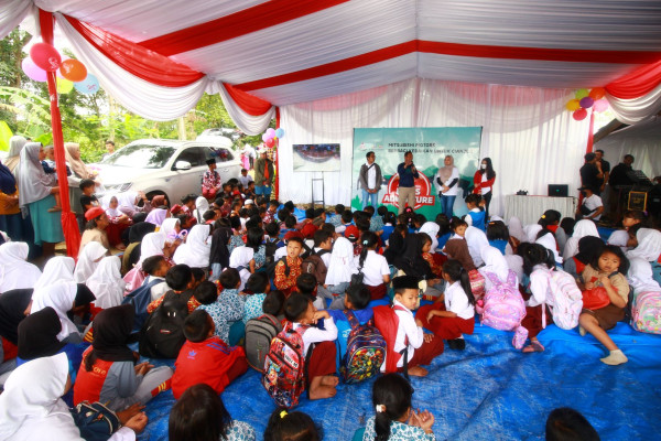 Mitsubishi Berbagi Kebahagiaan dengan Anak-anak Terdampak Gempa Cianjur