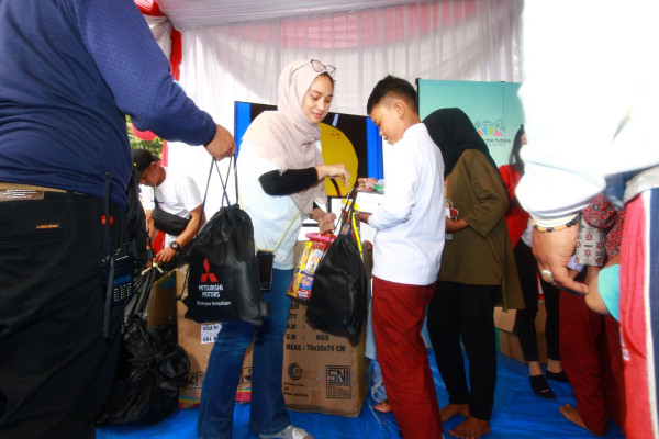 Mitsubishi Berbagi Kebahagiaan dengan Anak-anak Terdampak Gempa Cianjur