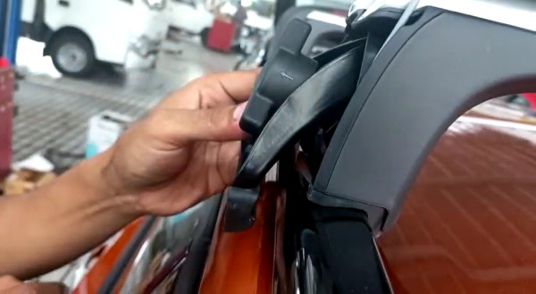 Ini Cara Paling Mujarab Pasang Roof Box Bebas Was-was di SUV Keren 