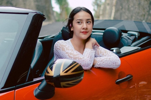 4 Artis Indonesia Putus usai Diberi Hadiah Mewah dari Pacar, Nomor 3 Dapat Mobil Rp5 Miliar
