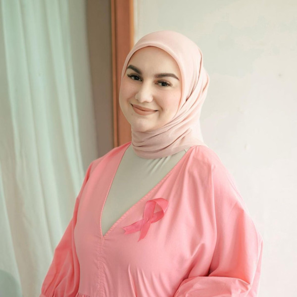 4 Artis Indonesia yang Cuma Follow Pasangannya di Instagram, Nomor 2 Alasanya Bikin Geleng-geleng Kepala