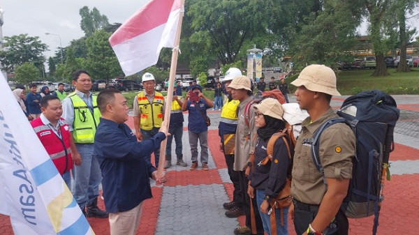 Peringati HUT ke-42, Bukit Asam Kirim Tim Ekspedisi ke 6 Gunung