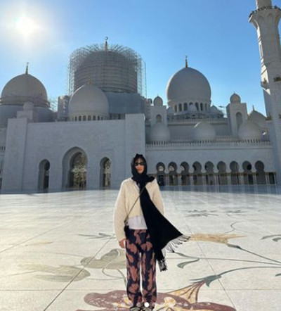 Viral! Jennie BLACKPINK Kunjungi Grand Mosque Abu Dhabi Pakai Kerudung, Tiara Andini: Masya Allah Sistaa