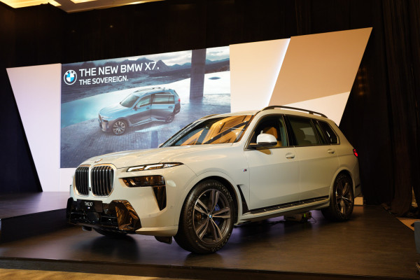 Bukan Buat Kaum Mendang Mending, Ini Istimewanya SUV Rp2,4 Miliar dari BMW
