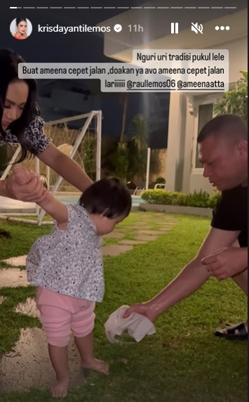 Lakukan Tradisi Pukul Lele, Raul Lemos dan Krisdayanti Ingin Ameena Bisa Cepat Jalan