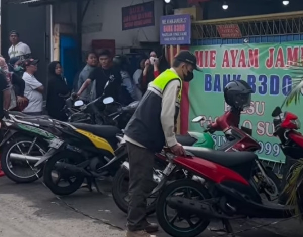 Warga Kwitang Keluhkan Parkir Tutup Akses Masuk Rumah, Heru: Nanti Saya Cek