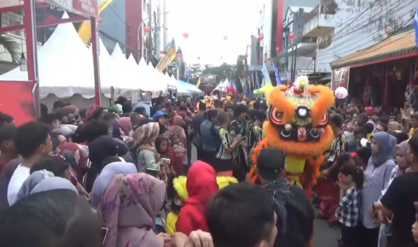 Ribuan Warga Meriahkan Cap Go Meh di Makassar