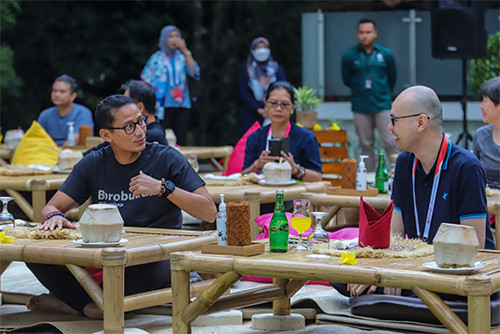 Sandiaga Uno dan Delegasi ASEAN Healing Sejenak, Lakukan Yoga hingga Pijat Refleksi di Kawasan Borobudur