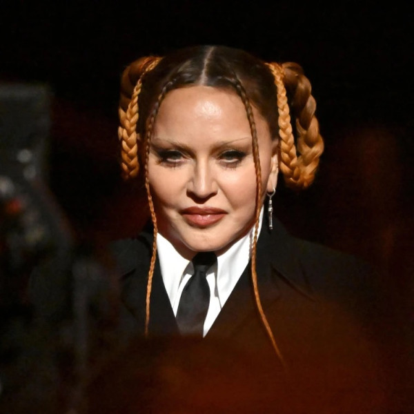 Wajah Madonna di Grammy Awards 2023 Bikin Pangling, Disebut Menakutkan