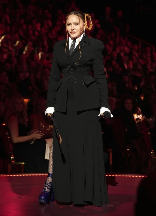 Wajah Madonna di Grammy Awards 2023 Bikin Pangling, Disebut Menakutkan