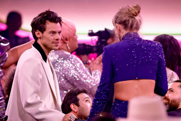 Reuni di Grammy Awards 2023, Harry Styles dan Taylor Swift Kepergok Asyik Ngobrol