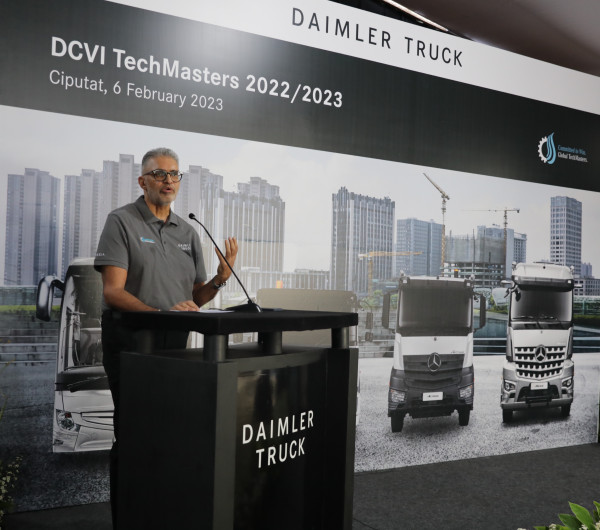 DCVI TechMasters dan Truck SalesMaster Hasilkan Tenaga Purna Jual dan Teknisi Terbaik
