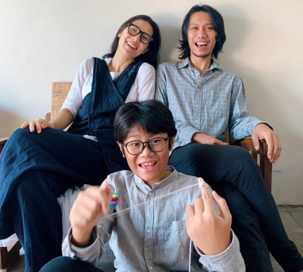 4 Artis Indonesia yang Menikah secara Sederhana di KUA, Nomor 3 Vokalis Band Legendaris