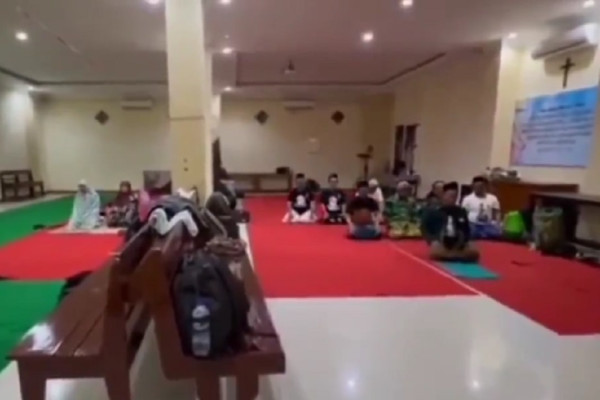 Umat NU Ditampung dan Salat di Gereja saat Resepsi 1 Abad di Sidoarjo, Netizen: Terharu!
