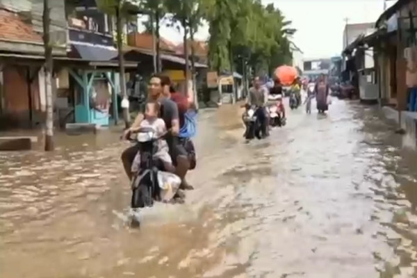 Sungai Rejoso Meluap, Ratusan Rumah di Pasuruan Terendam Banjir