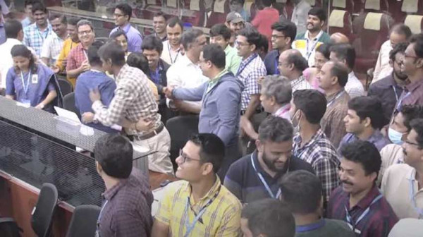 India Sukses Luncurkan 3 Satelit ke Orbit dengan Roket Baru