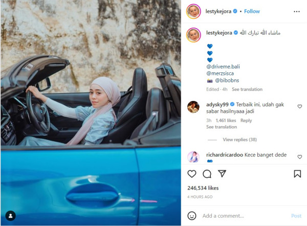 Lesti Kejora Pamer Naik Mobil Sport, Gaya Hijabnya Jadi Sorotan