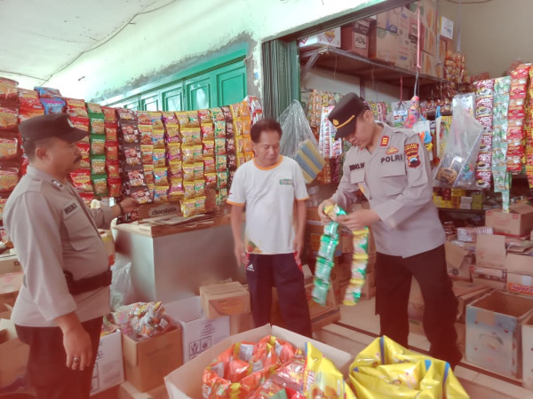 Anggota Polsek Bantarbolang Blusukan ke Pasar Antisipasi Penimbunan Sembako