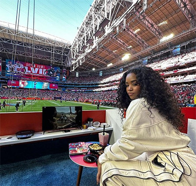 8 Artis Dunia yang Nonton Langsung Aksi Rihanna di Super Bowl 2023 dengan Gaya Andalan Mereka