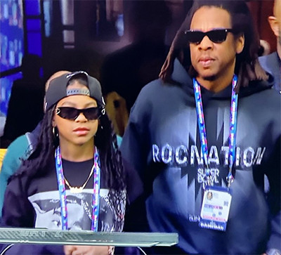 8 Artis Dunia yang Nonton Langsung Aksi Rihanna di Super Bowl 2023 dengan Gaya Andalan Mereka