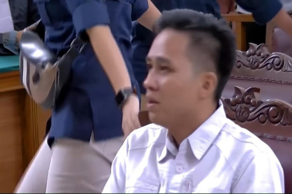 Detik-detik Richard Eliezer Dipagari Petugas LPSK Usai Divonis 1,5 Tahun Penjara