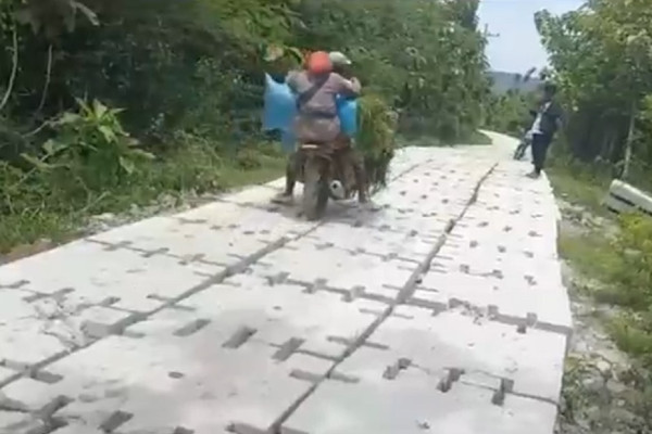 Heboh Penampakan Jalan Mirip Puzzle Rp6,7 Miliar di Bojonegoro