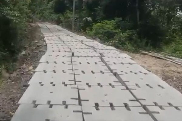 Heboh Penampakan Jalan Mirip Puzzle Rp6,7 Miliar di Bojonegoro